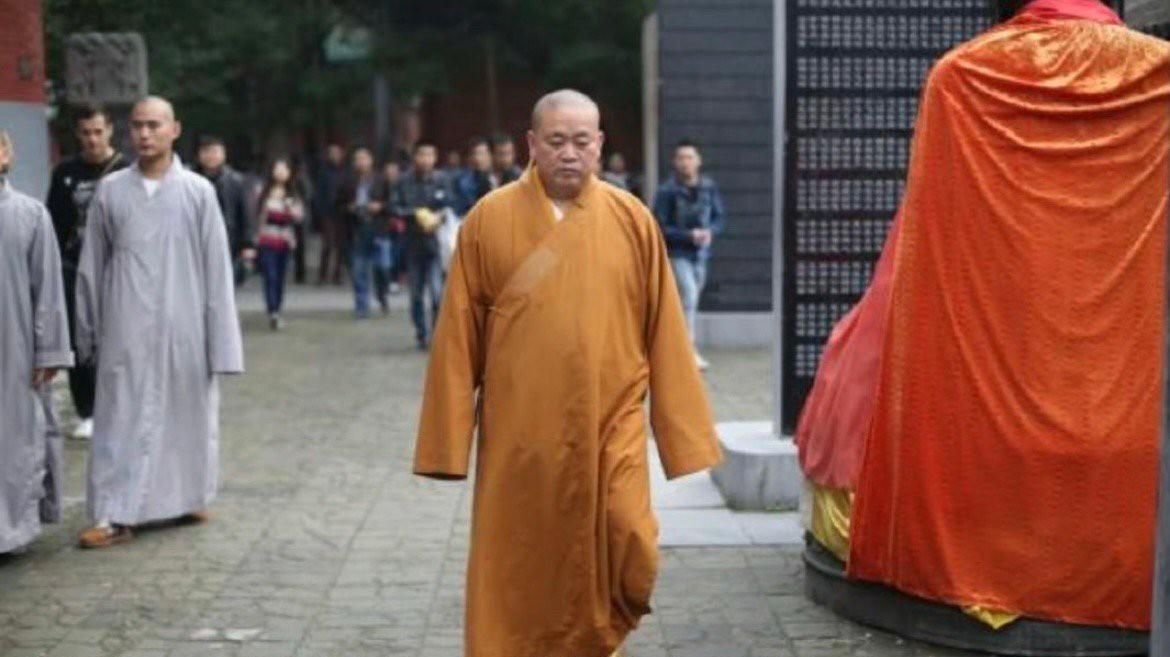 不愿养老，不愿生育，不愿工作，不愿消费，居然还大把的信众把口袋里那点钱捐给一群肥