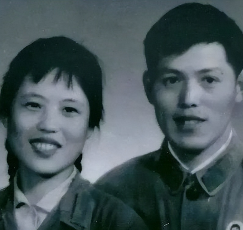 1960年，主席警卫沈同偷偷交了女朋友，没告诉主席。主席得知后，叫来沈同：“你今