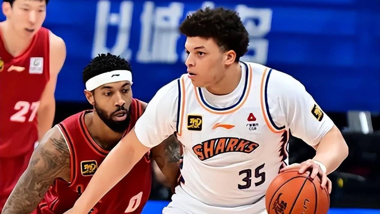 广东新援首秀，上海欲归化洛夫顿！辽宁1签1裁，李春江山西有矛盾