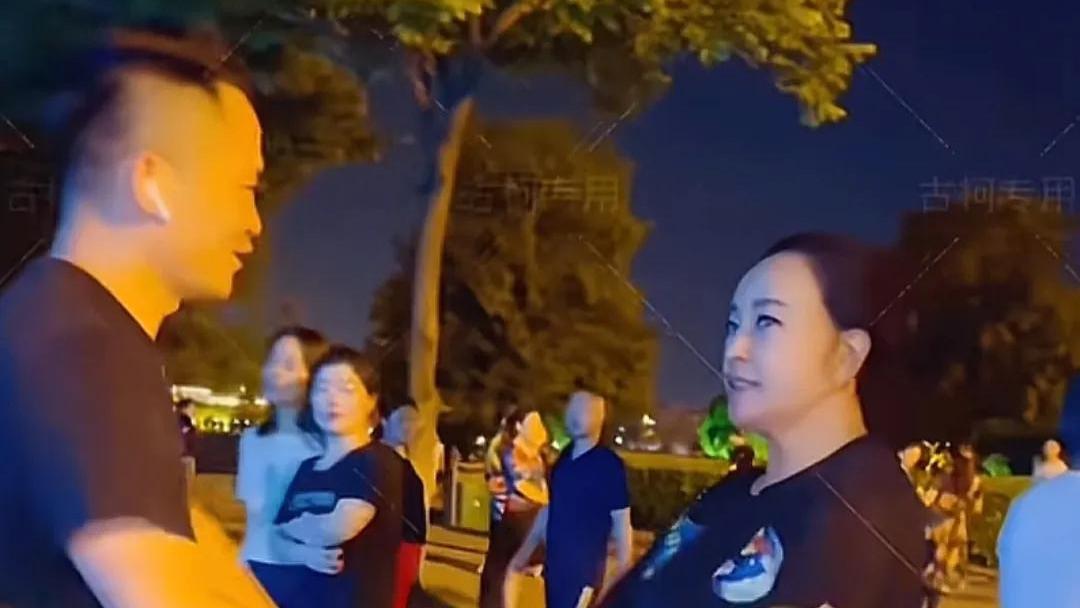 刘晓庆回应被小38岁前男友勒索：钱不给，也不报警！