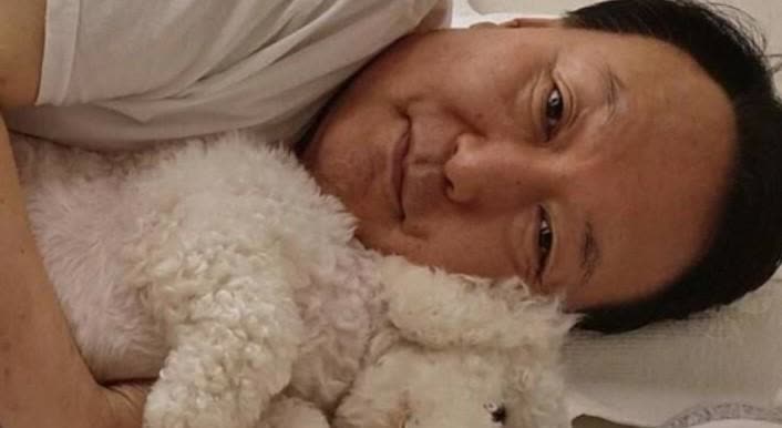 撒泼打滚耍无赖！尹锡悦脱掉囚服躺地上拒捕，玩起小孩子的把戏，也不再顾及自己前总统