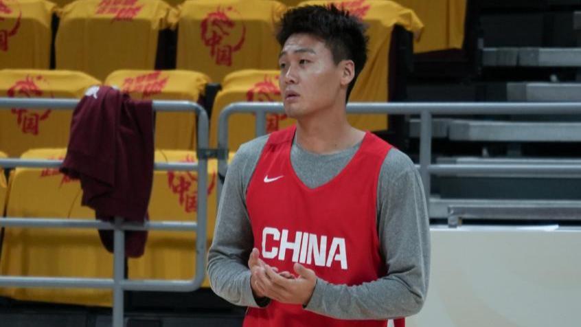 赵睿伤情出炉！郭士强透露疲惫致腿部拉伤，仍绑绷带坚持训练！