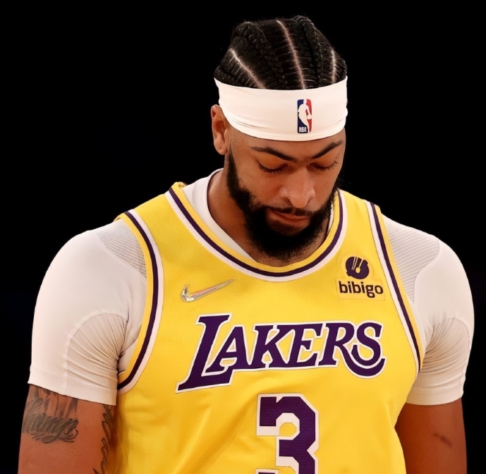 说实话，我一直希望浓眉今年报销，没想到成真了
因为我反正不太希望浓眉被交易
如果