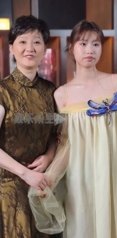 徐帆说她们家是男的，不吃亏，所以她男人随便在外面玩，还觉得占便宜了。

当年冯小