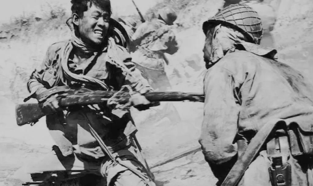 1938年，日军抵达一寺庙，映入眼帘的，是132名一丝不挂、且没了头颅的日军，为
