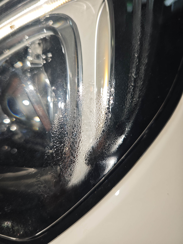 22年别克威朗pro大灯有水珠
两个大灯都是水珠，今天去保养，售后直接说正常，无