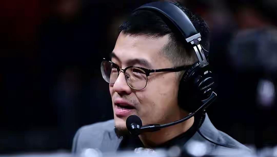杨毅：无论如何我都不会将霍华德排进历史前十中锋！
杨毅认为NBA前四五十年的历史
