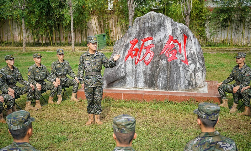 在部队，最容易留队的四大专业！



装备维修兵可是军中“修车大拿”，专治各种装