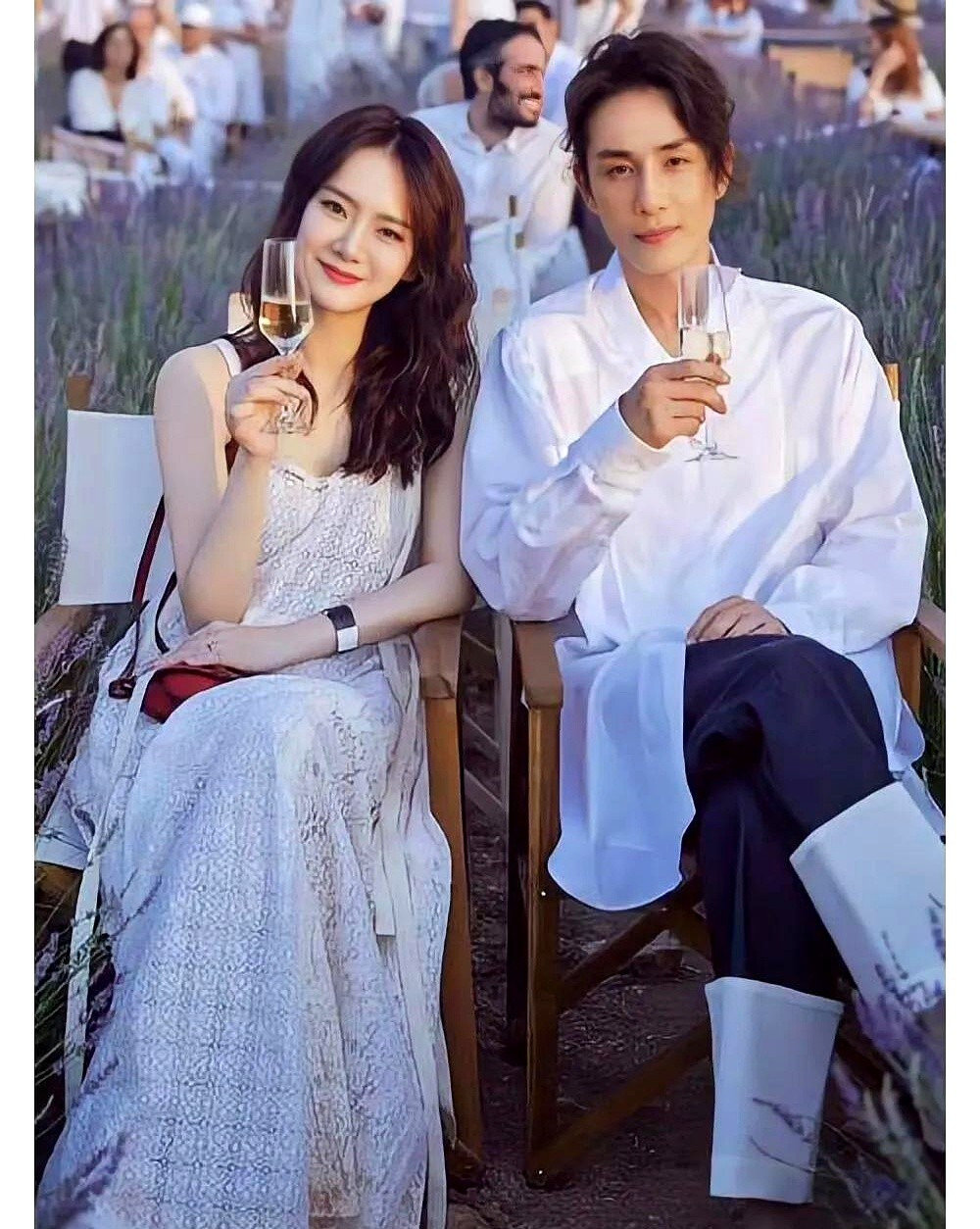 戚薇李承铉的另类二婚











我的天哪！李承铉居然说他和戚薇是二婚