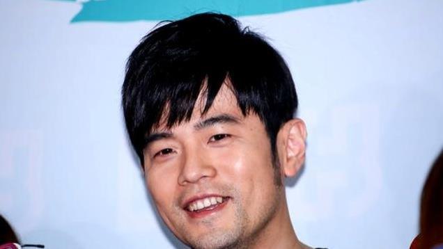 没想到央视一条动态，让那些“立场模糊”的艺人，个个都现了原形