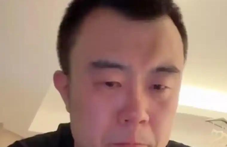 昨晚辽篮被广厦淘汰后，韩德君在深夜直播中说回应了退役的话题。他表示即将结束球员生