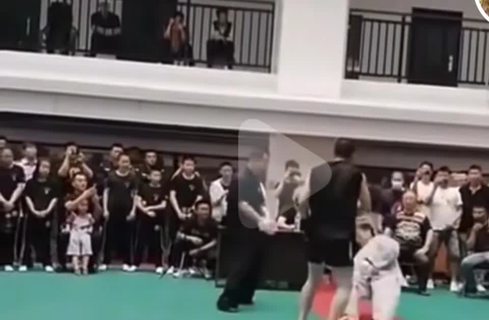 大家都理会错了，其实马保国真正是有功夫的，而且还是最厉害的，不是闪电五连鞭，也不