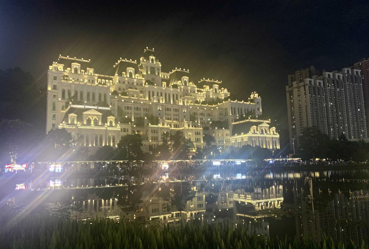 现在的大数据真的太厉害了！
贵州旅游结束，旅行社安排司机送机。司机师傅提前一天给