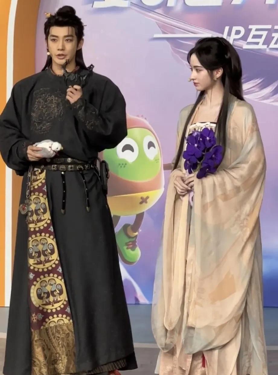 邓为、李婉妲同框，好养眼，郎才女貌太般配了，都是年轻貌美的人！邓为演的苏易水太帅