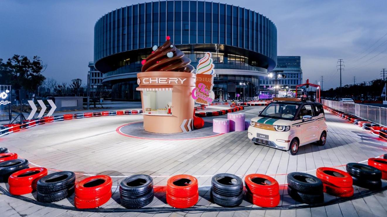 年轻人的纯血代步车，26款QQ冰淇淋如何玩转“高定”？