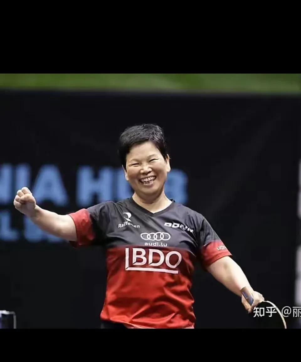 隔壁邻居是一位六十多岁阿叔，他女儿不让他打乒乓球了！
他是老人乒乓球爱好者，每天