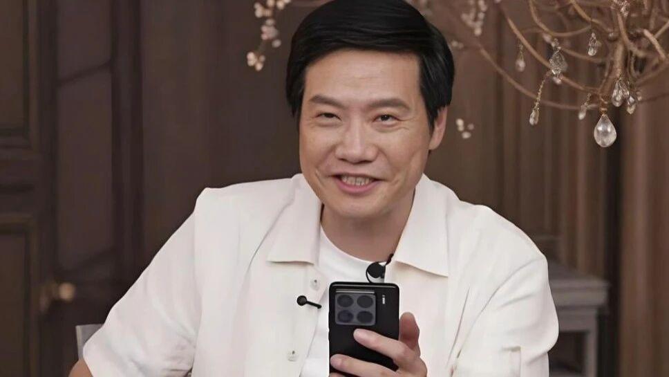 雷军回应“小字”争议，全网破防了！