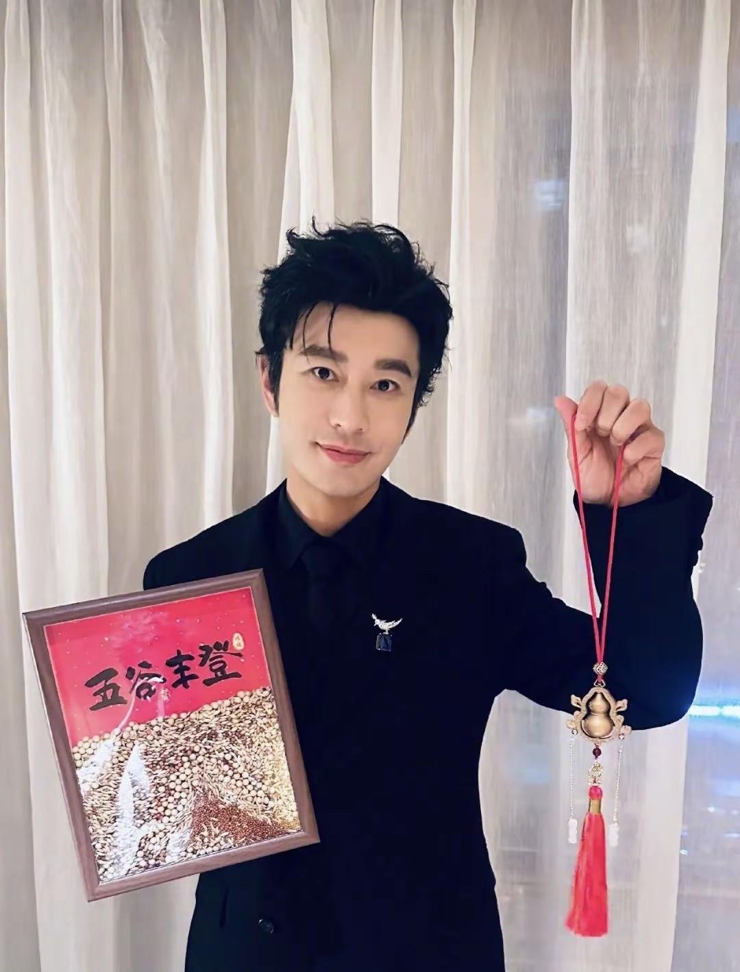 黄晓明落榜上戏博士录取！原因曝光，才知道第一名的金世佳有多牛！
五月份两人双双进