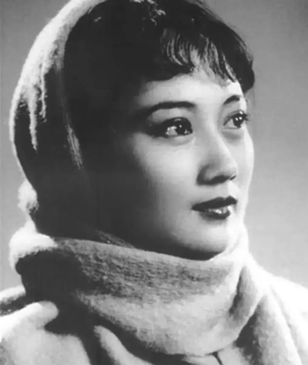 这位纯天然美女，她的美貌就连朱琳和林青霞都无法超越，长在中国人的审美上，五官完美