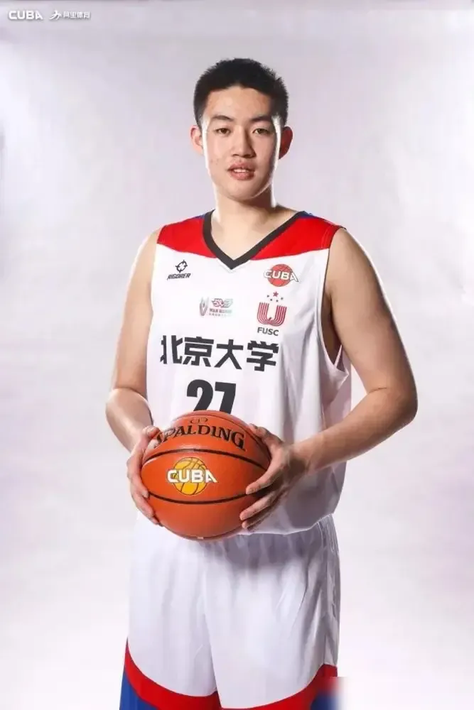 这个李苑鑫比大部分CBA中锋都要强——在昨晚CBA全明星赛星锐二年级对大学生联队