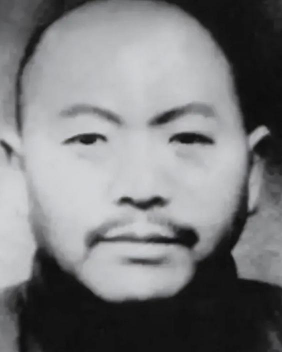 1941年，鬼子抓来20多个姑娘，就在几位姑娘要被糟蹋时，一个汉奸突然说：“太君