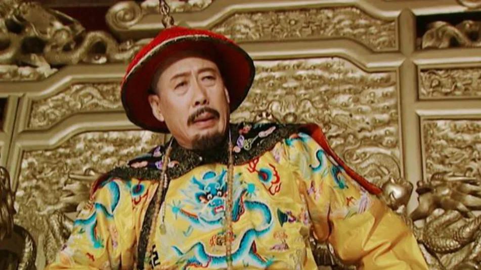 88岁“康熙帝”焦晃近况曝光！烟不离手衣服布满了洞，小30岁三婚妻子罕露面