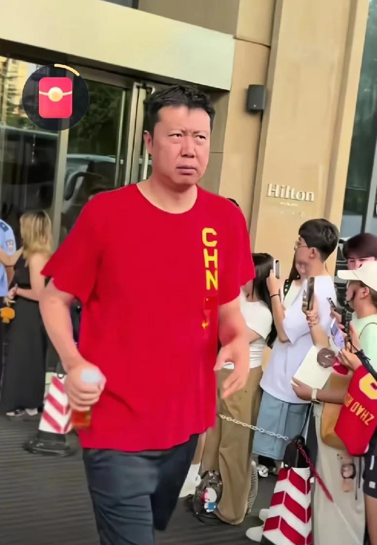 2025年9月7日，王治郅加入中国女篮教练组担任内线技术指导，这消息一官宣就炸了
