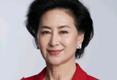 ·“上海永远不会超过香港！”香港回归的时候，何超琼跟父亲打赌，像上海这样的大城市