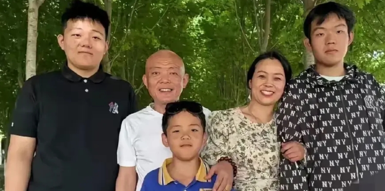 看完火冒三丈！大家一定要支持买卖同罪！

原来姜甲儒当初被邻居伙同他人抢走，不是