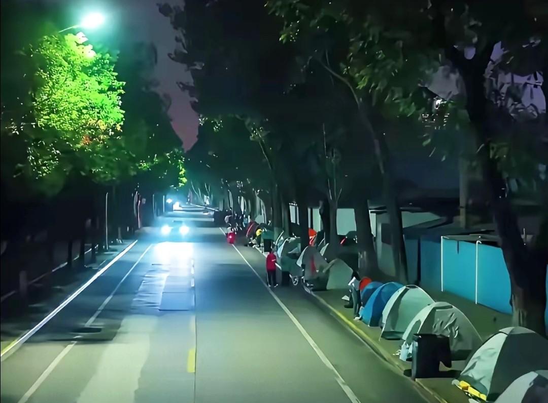 这个国庆，
我感觉自己赚了好几万，
为啥呢？
我除了一号那天去爬山，
2号到8号