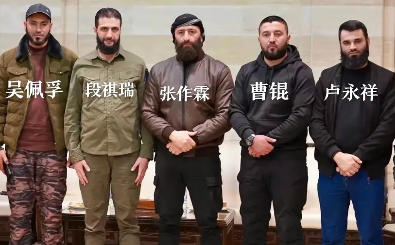 叙利亚局势图
早前入主大马士革的朱拉尼
与其他各派共商国是
特意和北洋时期对标了