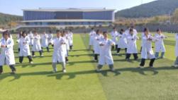 特色自习课｜学院康复保健系开展“晨习功法之术，夜研推拿之学”主题活动