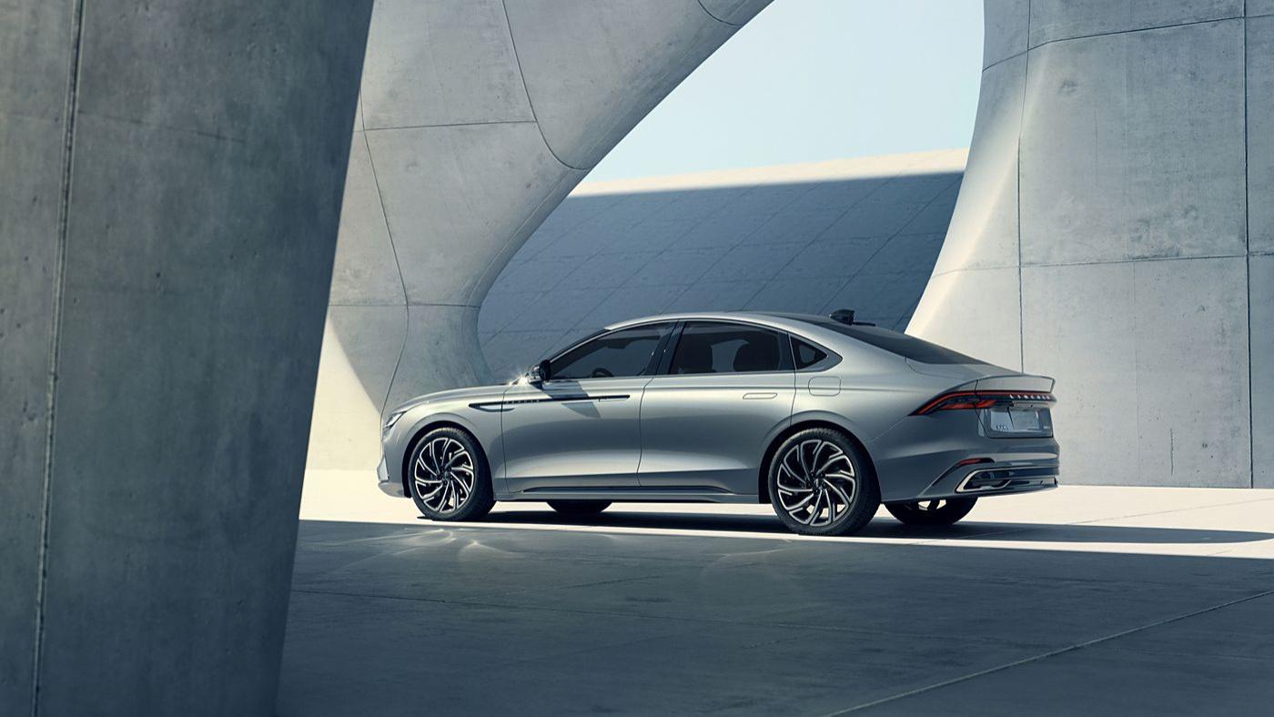 不让上桌我就拉锅里！近5米豪华车官降到16.98万，入门261马力