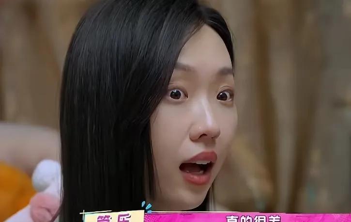 管乐曾被当众贬低，她没有勇气反抗才是现实中的无力感，她说：“回家以后，就是一个爆