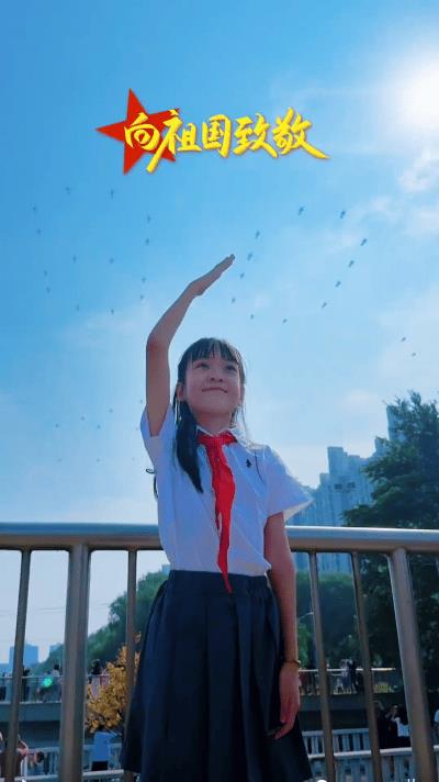 抗战阅兵看得我热泪盈眶！这阵容才是真正的钢铁洪流  
坦克方阵轰鸣而过，战机梯队