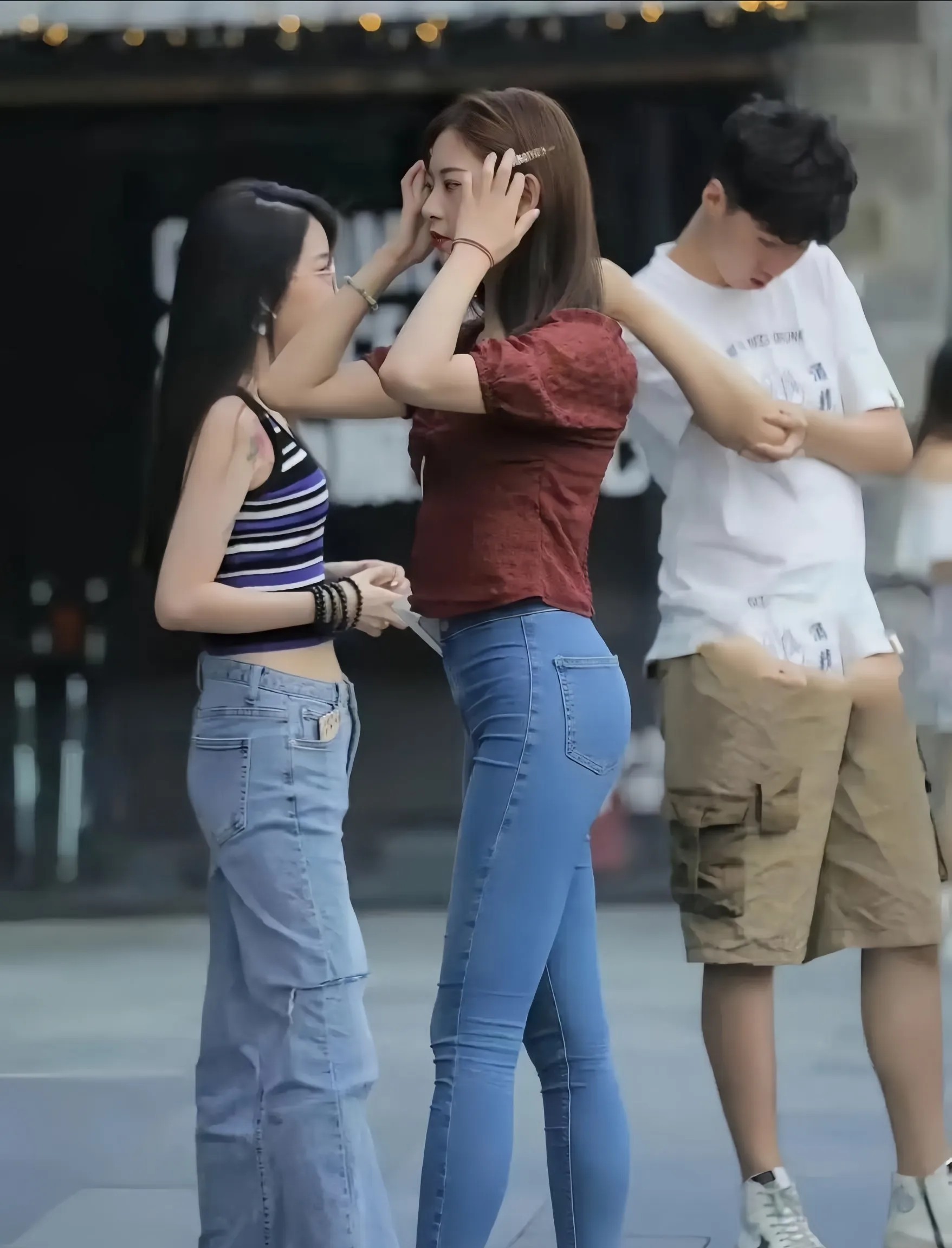 为什么现在没有人穿这种牛仔裤了呢？ ​也很少有女明星穿！