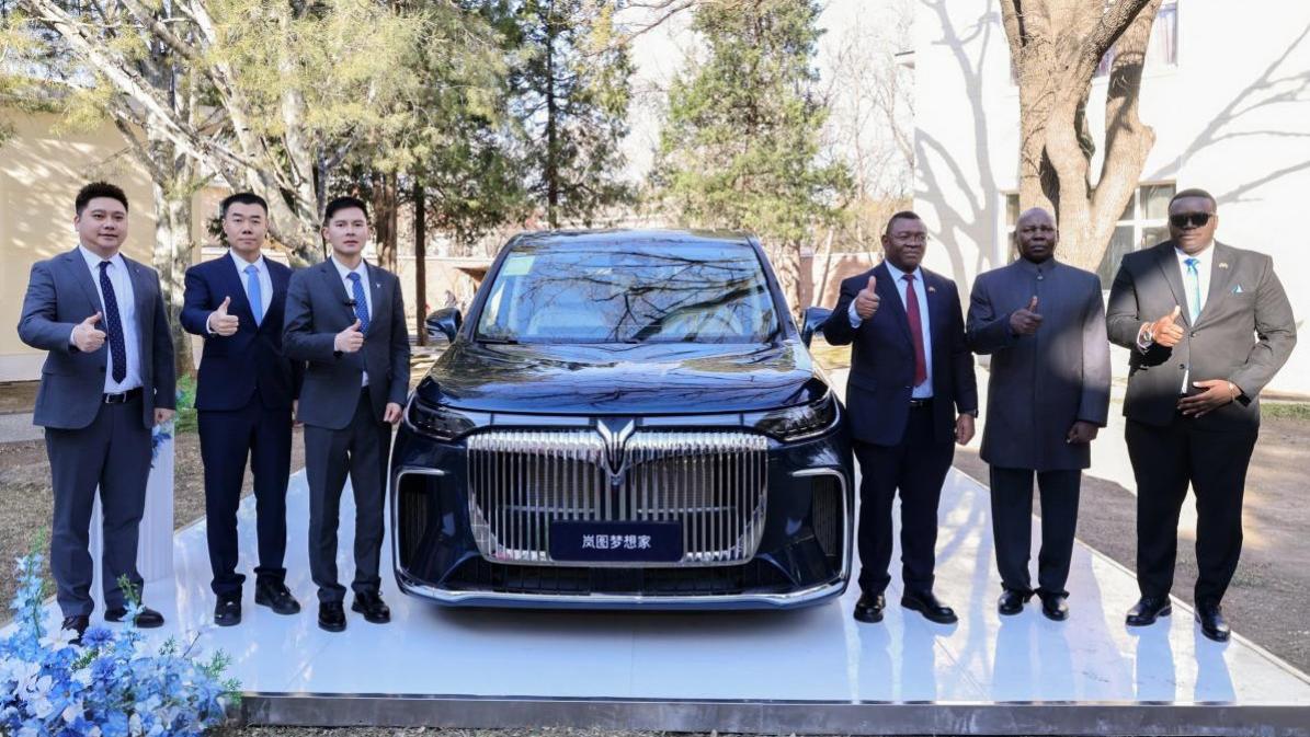 岚图，何以站上“大国外交”舞台？