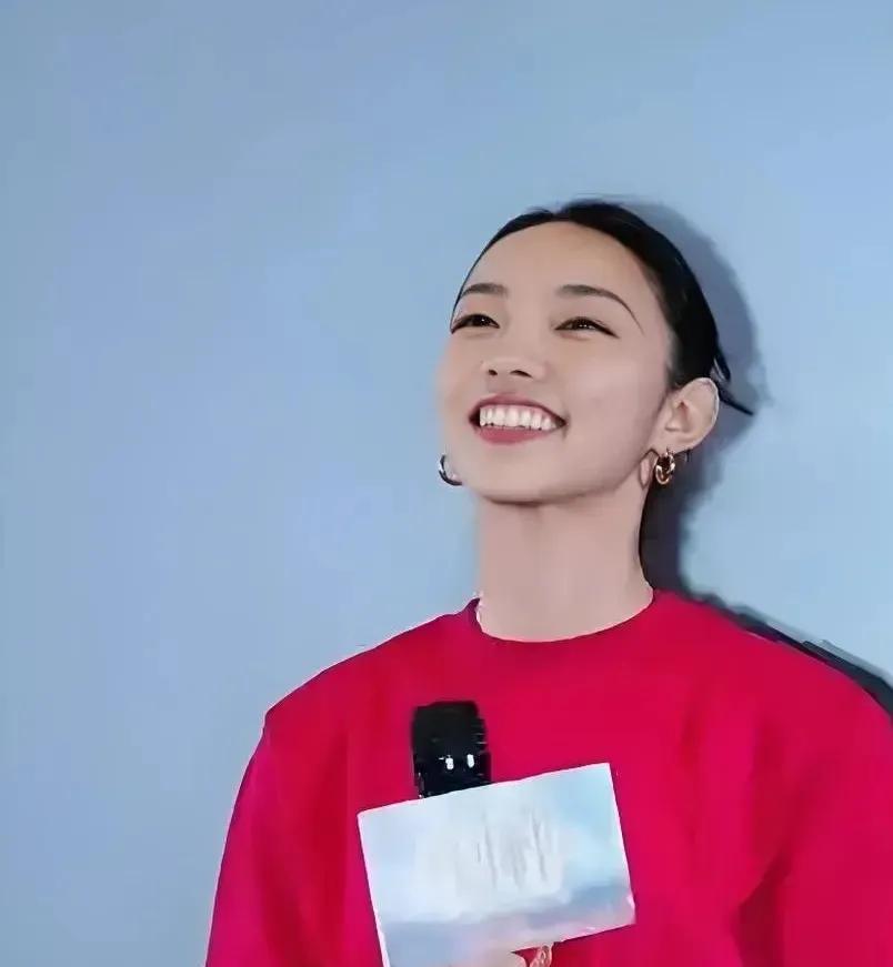 有些人过早的成熟，它的行事作风就会比同龄人成熟一大截。你试想，你都多久没发朋友圈