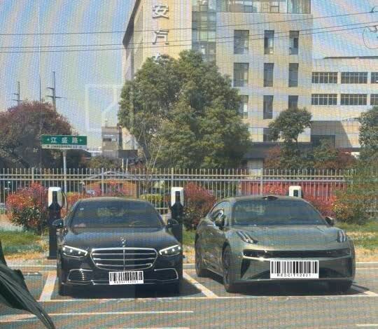 奔驰s和极氪001哪个更有气场