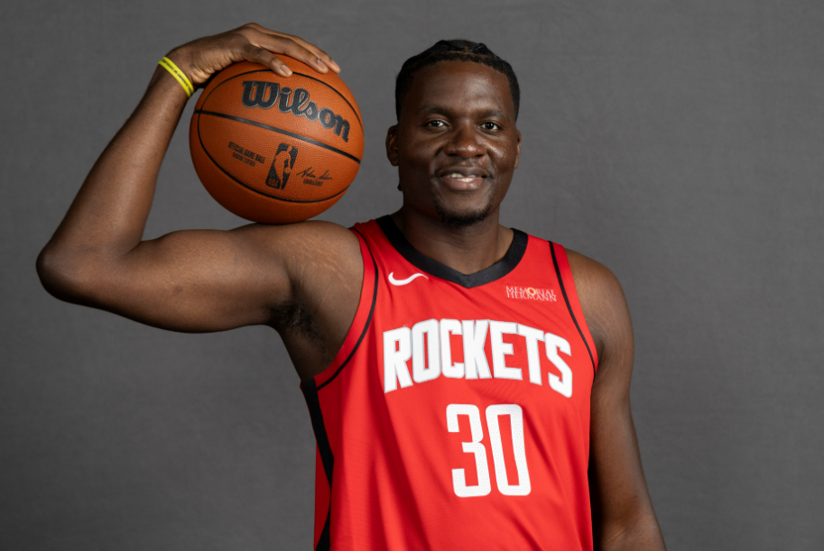 NBA杯小组赛，火箭104-100战胜勇士。
火箭记者Lachard Binkl