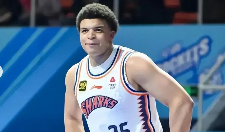 上海名宿洛夫顿是来夏联搞笑的吧！居然被比自己矮一截的布朗尼单吃

今日NBA夏季