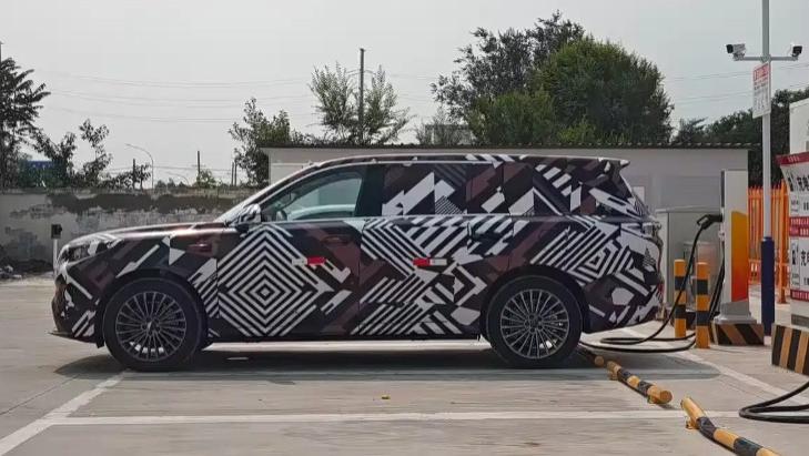 车长5米3！魏牌琥爵实车前瞻：2+2+2布局+空气悬架，比L9大一圈