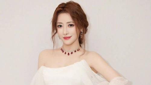 五十岁该是什么样子？陈紫函的成熟美给出答案