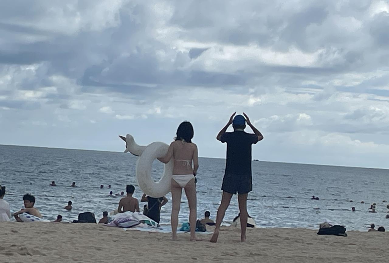 人们总说 ：岁月静好，
不过是有人替你负重前行 。
这份安稳，不只来自守护家国的