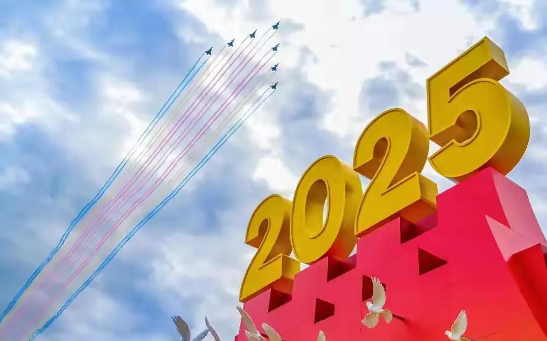 天并不太蓝，
因为天空也有我们最沉重的悼念！
云并不太白，
因为每一朵云彩上都写