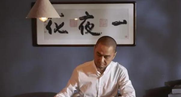 2014年，北京一男子在家里喝茶的时候，身上佩戴的古玉却突然碎裂了，这让他有了一