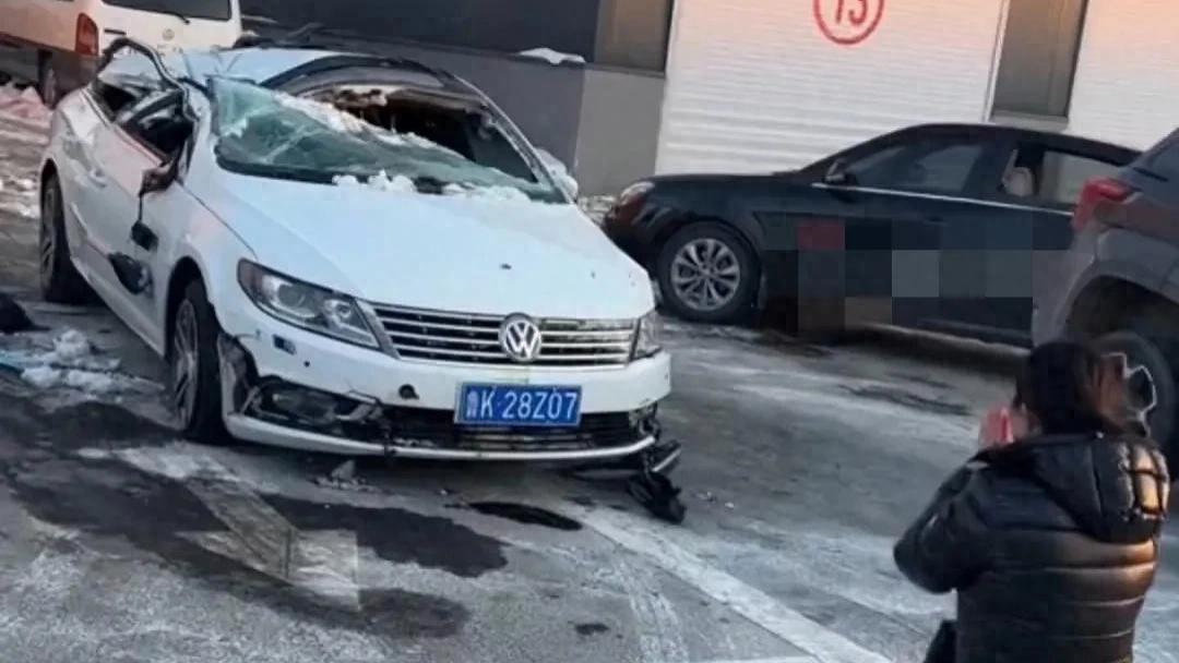 吉林通化高速，车全损父母安然无恙，车主跪谢是何缘故？