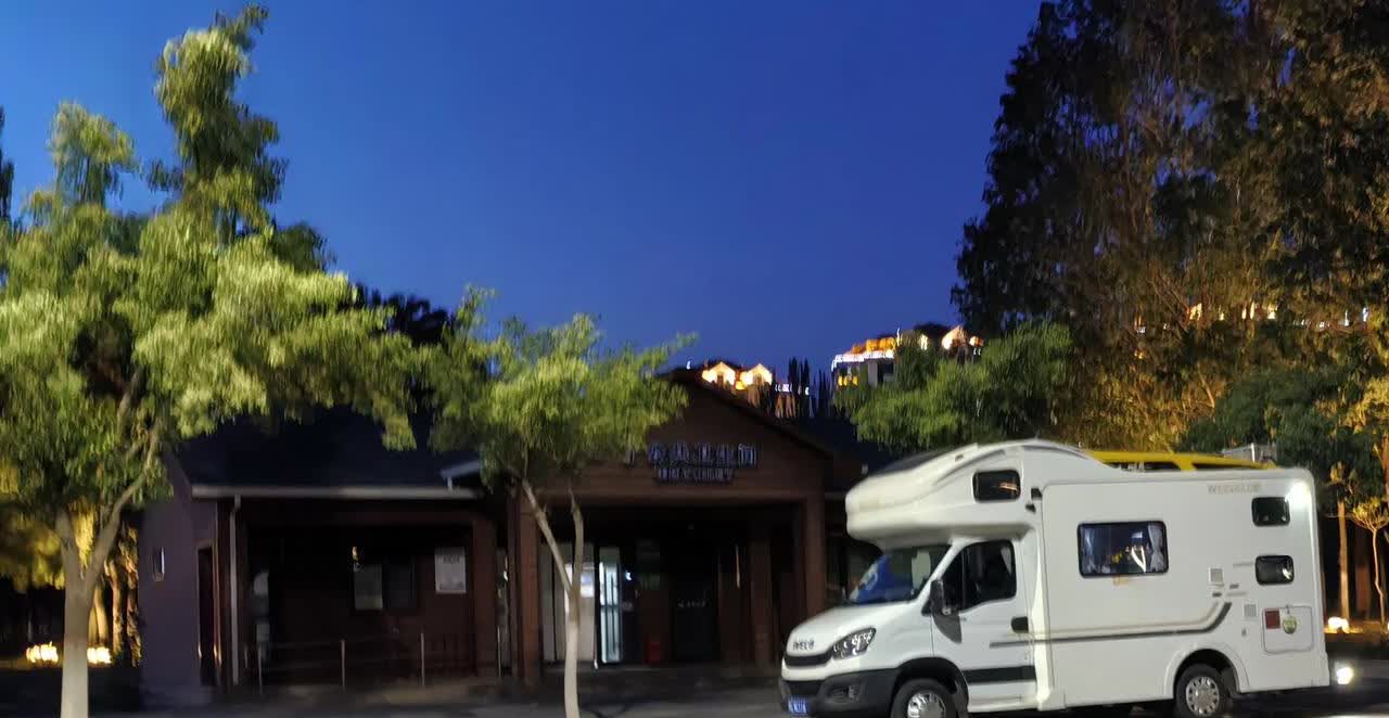 最怕有这种房车出现！
大家出来玩也有很怕的事，就是营地里有一些房车太自私，只顾