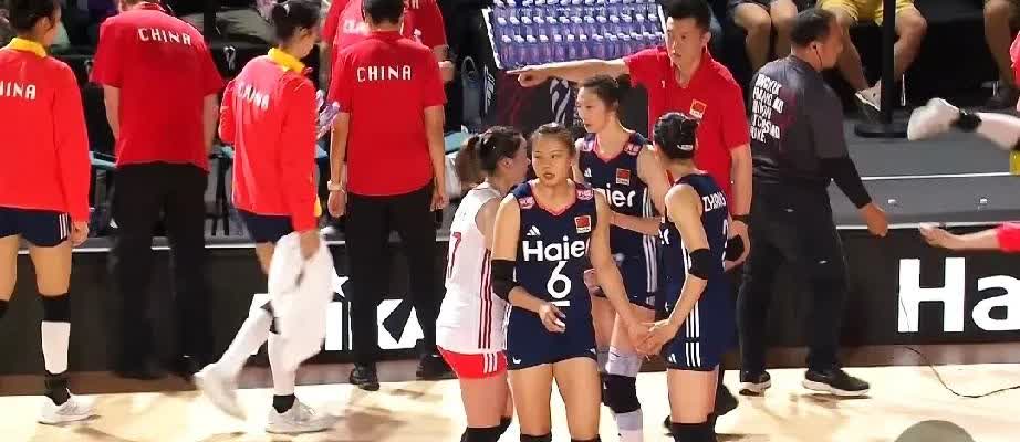 哥伦比亚女排第二局25比23拿下一局，大比分1平！比赛来到第二局，庄宇珊开局拼得