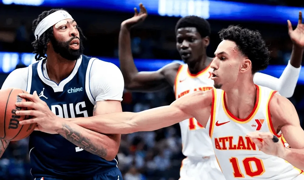 BA记者Mike Scotto报道，联盟消息源透露，在老鹰与独行侠关于安东尼-戴